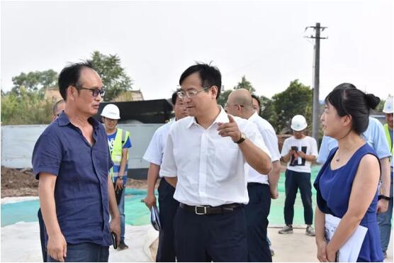 鐘書記走訪國際醫(yī)學項目現(xiàn)場，冒酷暑、送服務、解難題