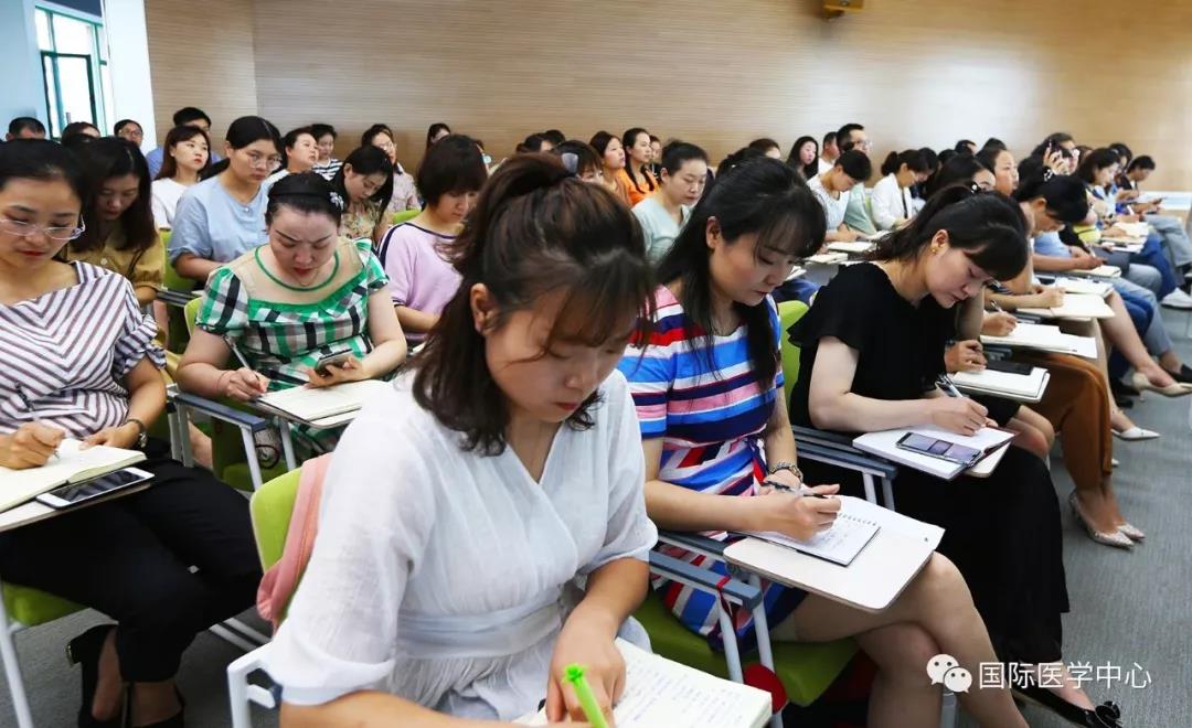 西安國際醫(yī)學(xué)中心舉辦為期兩天的科主任、護(hù)士長培訓(xùn)