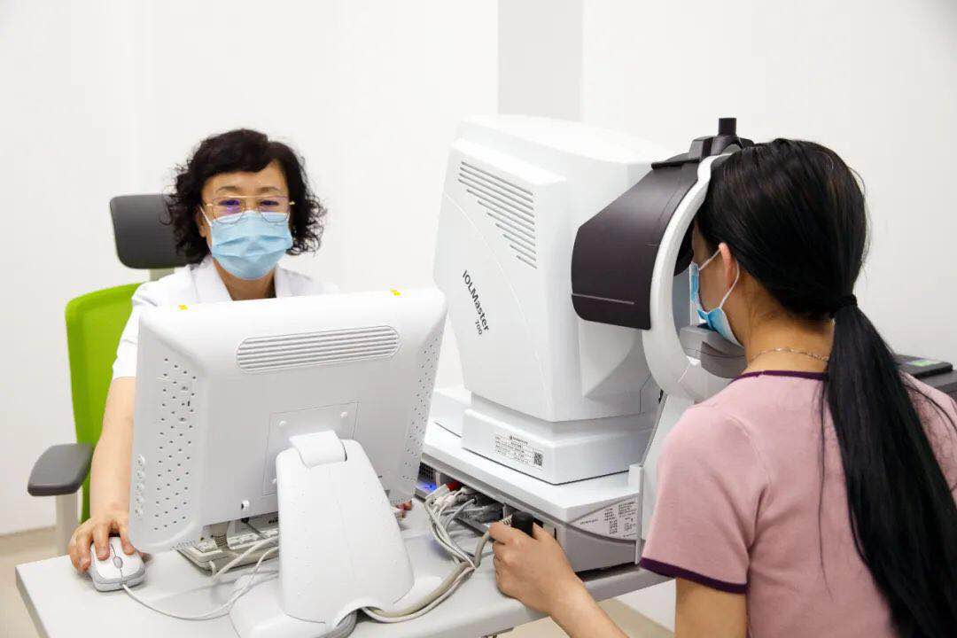 眼睛干澀、看不清字？ 快來這里檢查