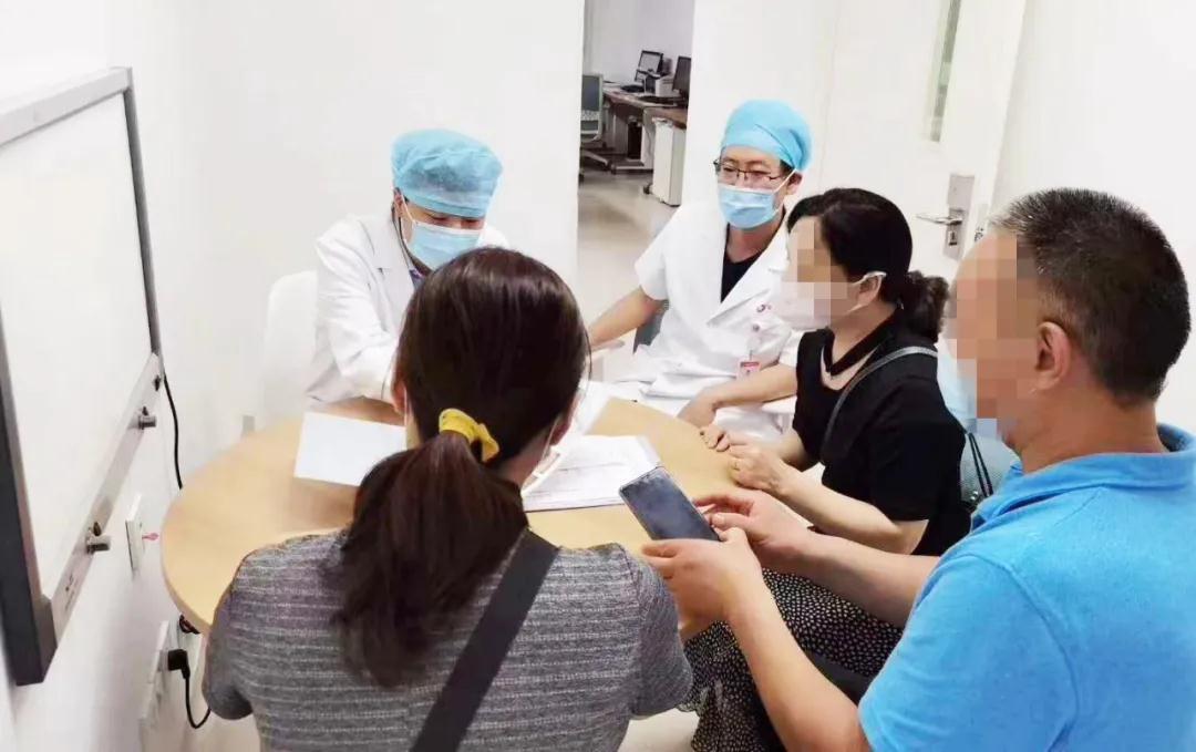 險(xiǎn)！桃核卡在氣道上  這個(gè)急救方法你得掌握