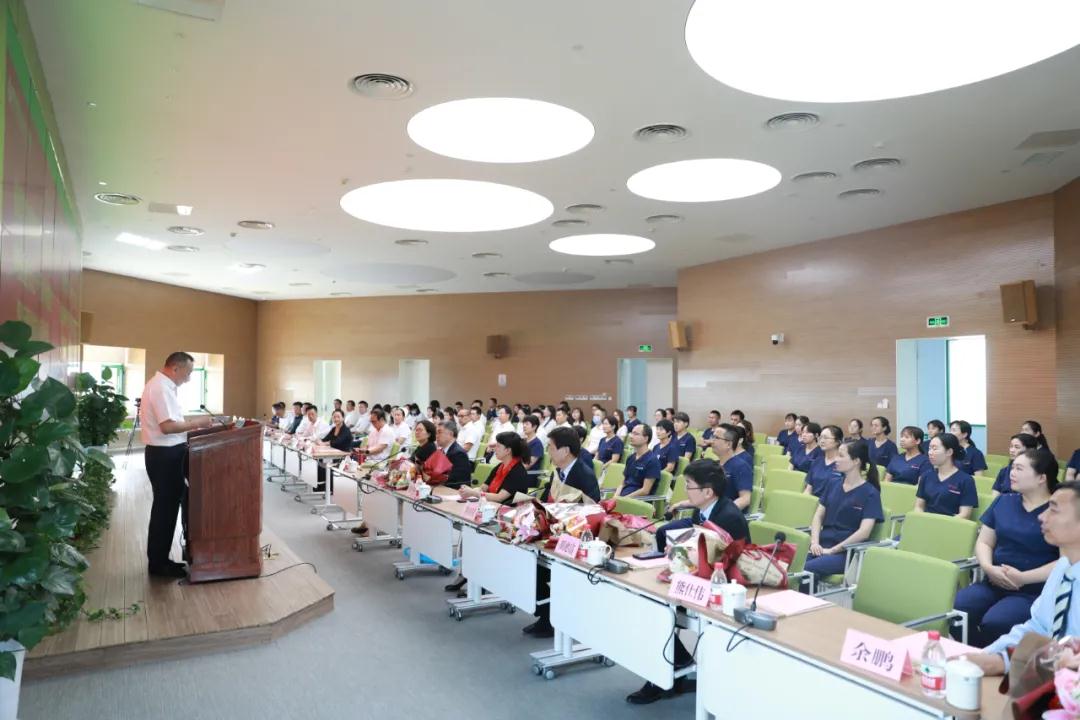 陽光網(wǎng)—昔日并肩戰(zhàn) ，今日敘佳緣 隨州市中心醫(yī)院到國際醫(yī)學中心醫(yī)院參觀交流