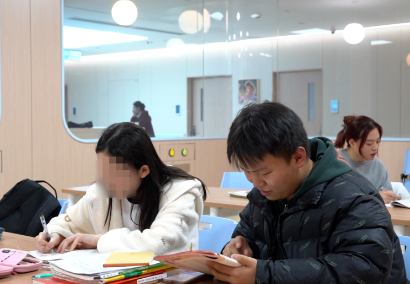 治療、學(xué)習(xí)兩不誤！病房里開(kāi)啟了“小課堂”