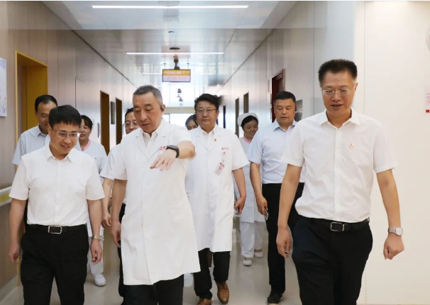 醫(yī)師節(jié)快樂！西北大學(xué)校長孫慶偉一行來院慰問