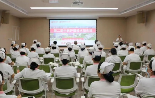辨證、貼敷、耳穴……解鎖中醫(yī)護(hù)理“新技能”